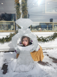 ice_sculpture_peeking