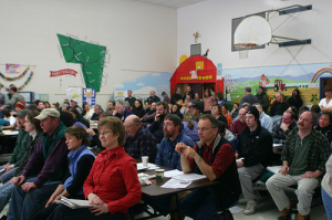 town_meeting_crowd